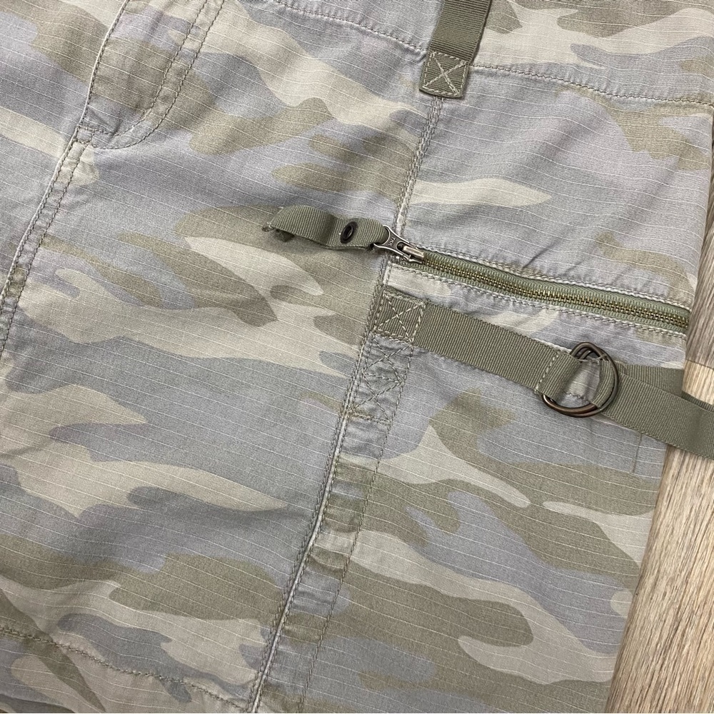 DKNY Camo Cargo skirt Womens size 14 - Picture 3 of 7